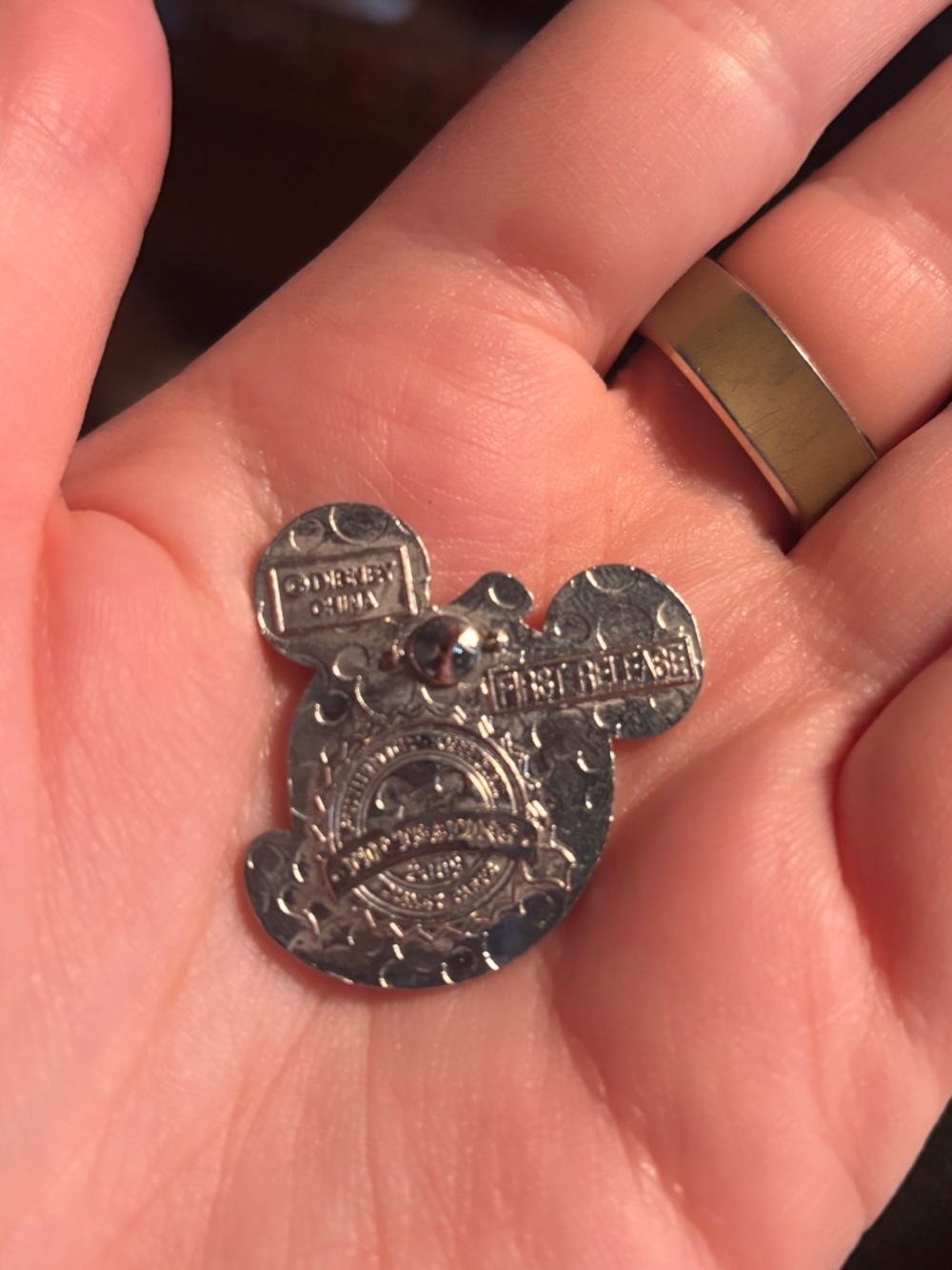 Mickey Mouse ghost pin - Picture 2 of 2